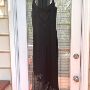 Beautiful body con dress with black/gold lace detail. Women size XS.